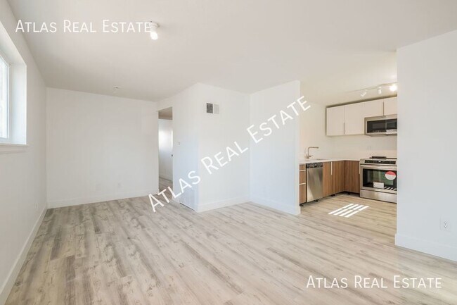 Building Photo - All renovated! First Floor 2 Bedroom Apart...