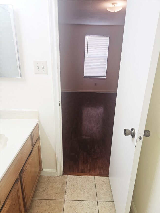 Building Photo - 10689 Braes Bend Dr