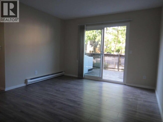 Building Photo - 315-315 Highland Way