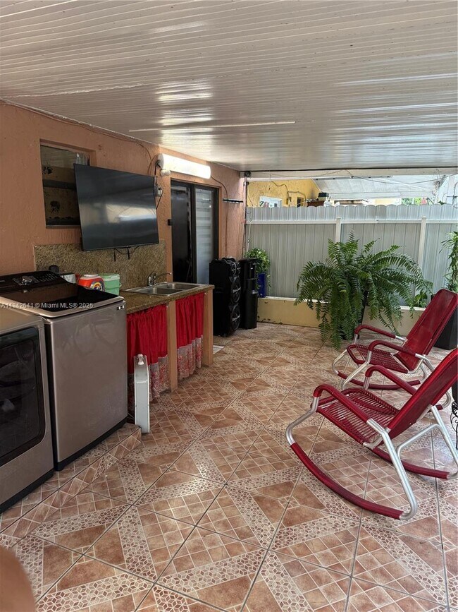 Foto del edificio - 2740 W 63rd St