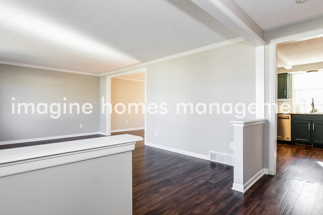 Building Photo - Large, Beautiful 4-Bedroom Colonial Home i...