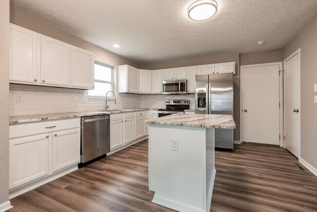Building Photo - Remodeled home in the Hilliard City School...