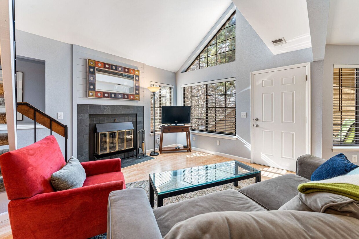 Updated 1 BDR with loft in Gunbarrel House Rental in Boulder, CO