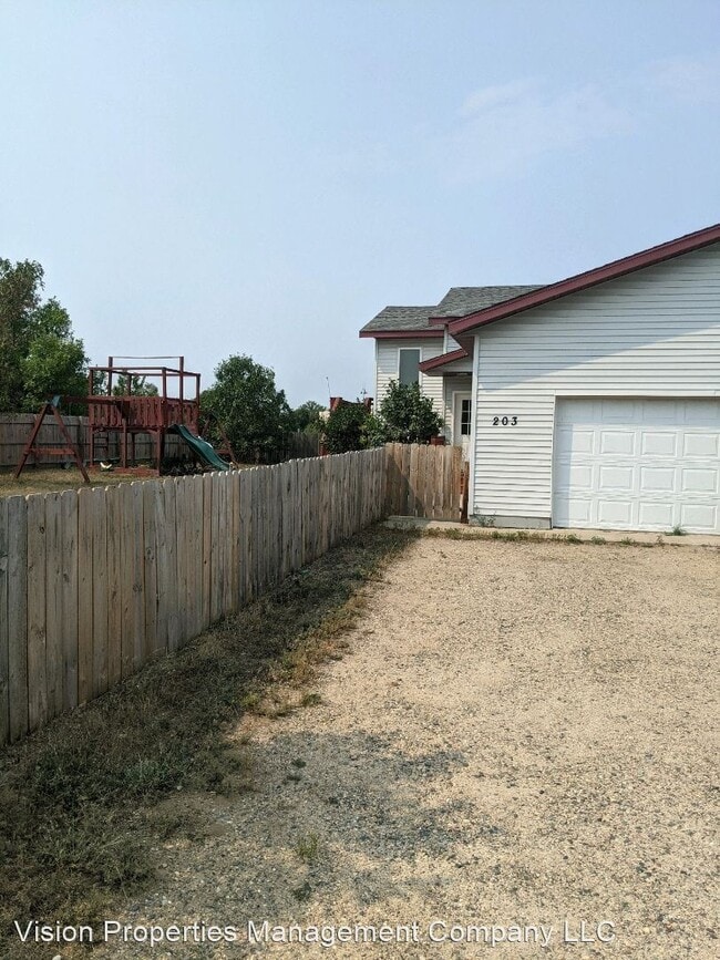 Building Photo - 4 br, 2 bath House - 203 Walborg Ave NE