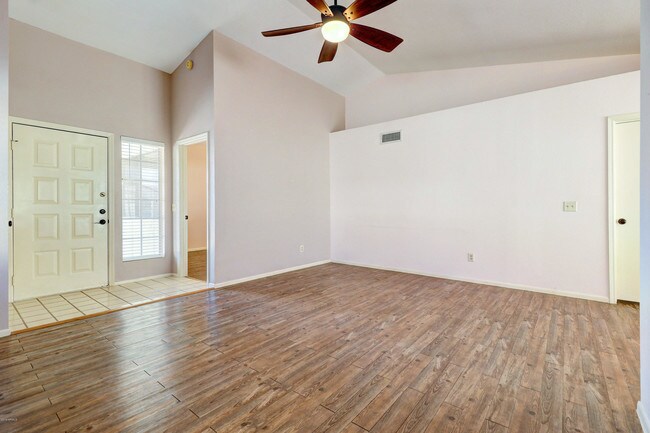 Building Photo - 8842 W Greenbrian Dr