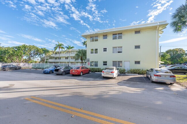 Foto del edificio - 1900 NE 8th Ct