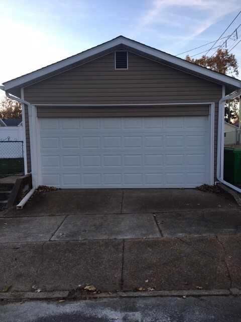 2 Car Garage - 4001 Walsh St