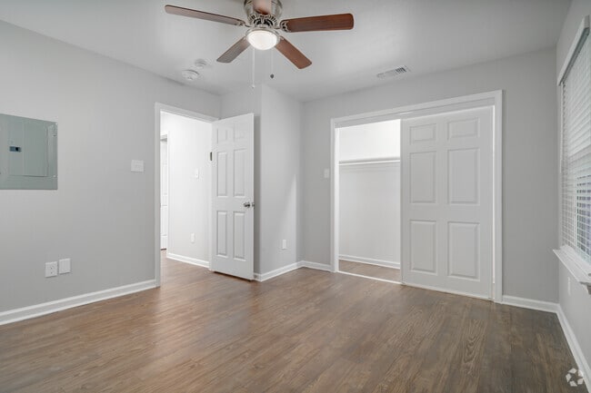 1BR, 1BA - 544SF - Bedroom - Forest Oaks