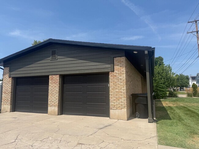 Building Photo - 1622 W 1000 S