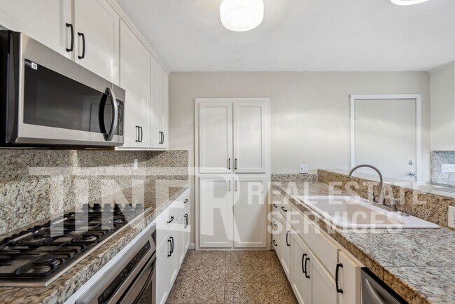 Foto del edificio - South Land Park 3 Bedroom Gem - Tier 3