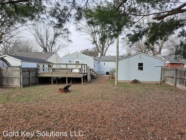 Building Photo - 3 br, 1 bath House - 2407 E 9th St