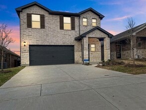 Building Photo - 3104 Yellow Pne Dr