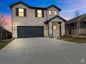 Building Photo - 3104 Yellow Pne Dr