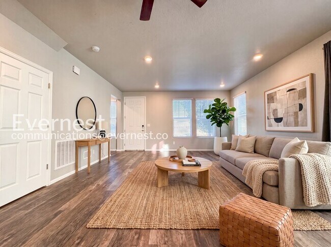 Foto del edificio - 3 Bed/2.5 Bath Townhome with Garage / Available Now!