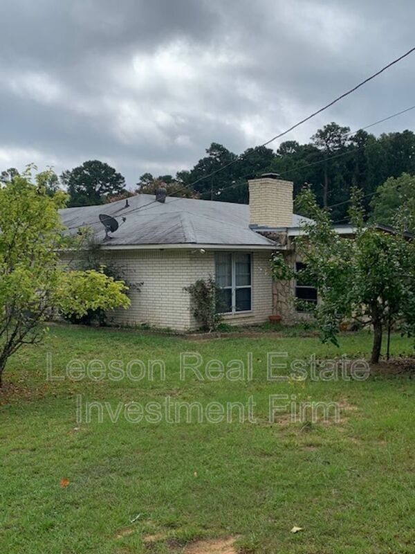 Building Photo - 302 Avenida Dr
