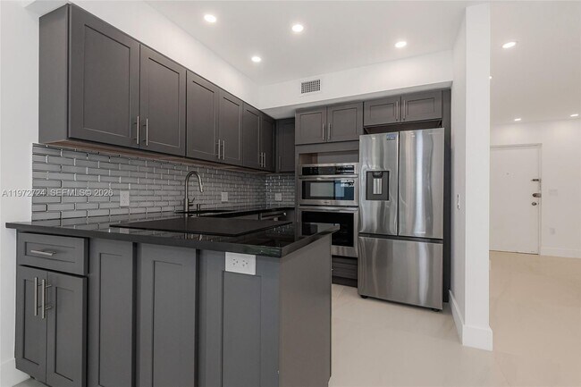 Foto del edificio - 17620 Atlantic Blvd