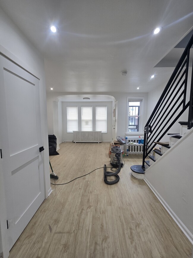 Foto del edificio - 619 Brill St