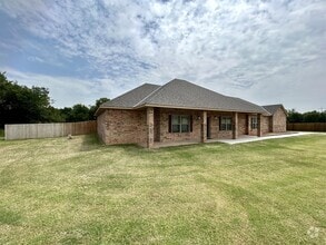 Building Photo - 13132 NE Jaguar Ln