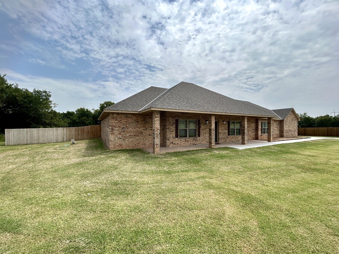 Primary Photo - 13132 NE Jaguar Ln