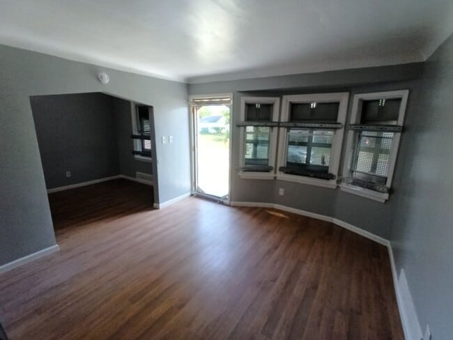 Building Photo - 3 bed ranch on Detroit's East Side Now Ava...