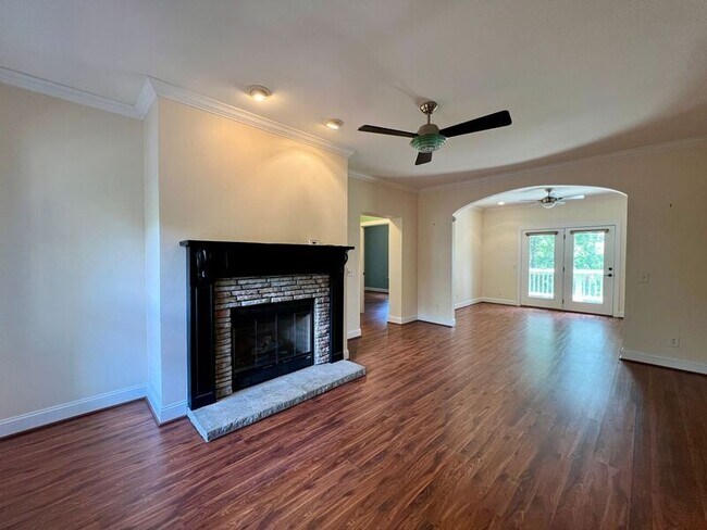Foto del edificio - 279 S French Broad Ave