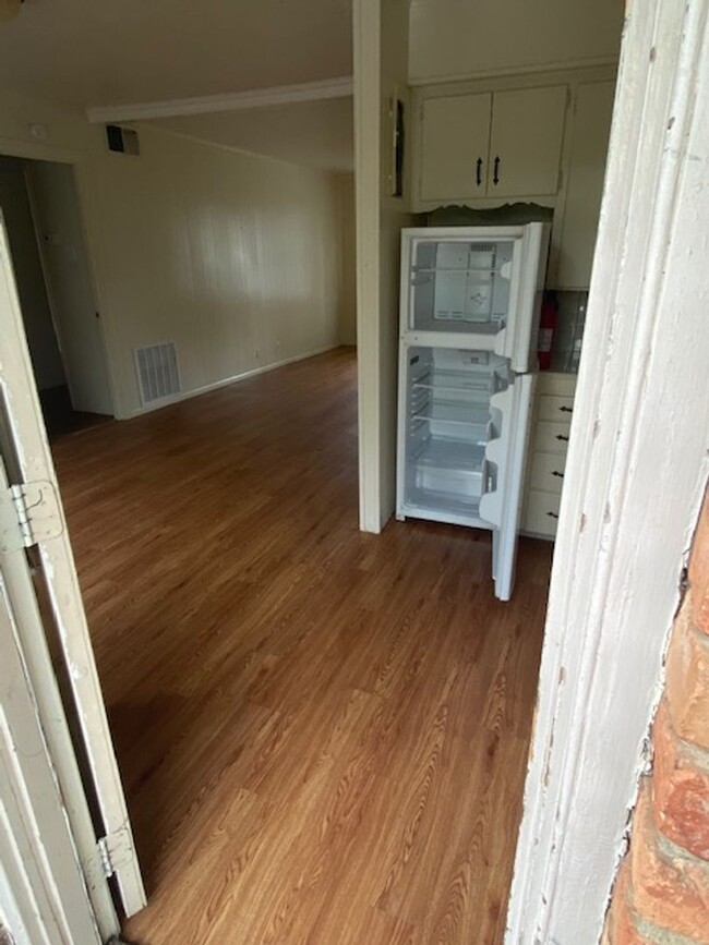 Building Photo - ONE BEDROOM APARTMENT BY TWU