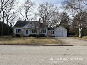 Building Photo - 4019 Casgrain Dr