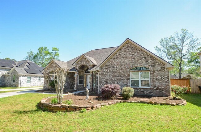 Foto del edificio - 759 Forest Ln Dr