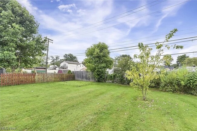 Building Photo - 1698 Hawthorne Dr