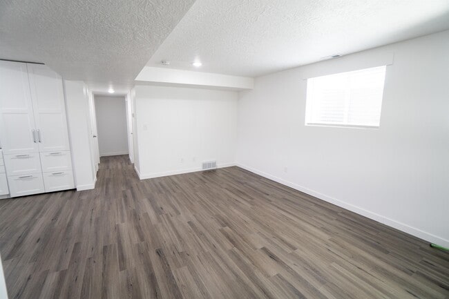 Building Photo - 4658 Thayn Dr