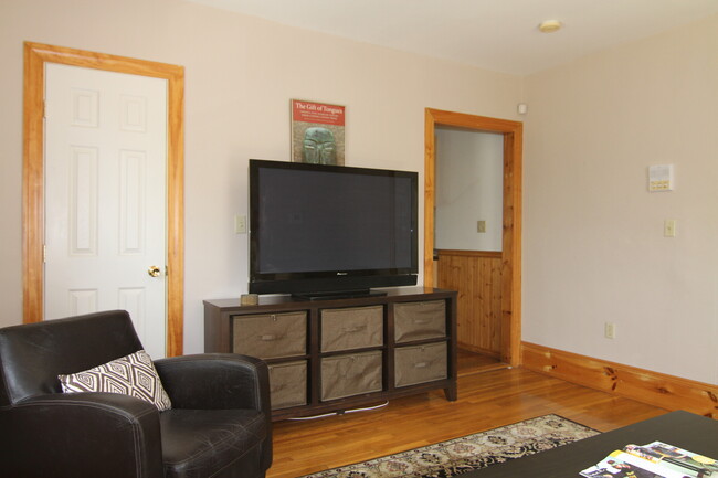 Building Photo - 137 Marcella St