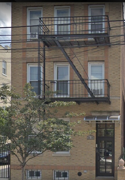 Foto del edificio - 2579 42nd St