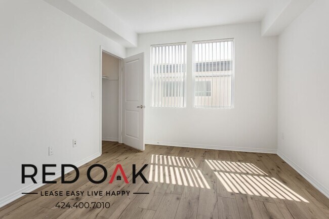 Building Photo - 11925 Kling St