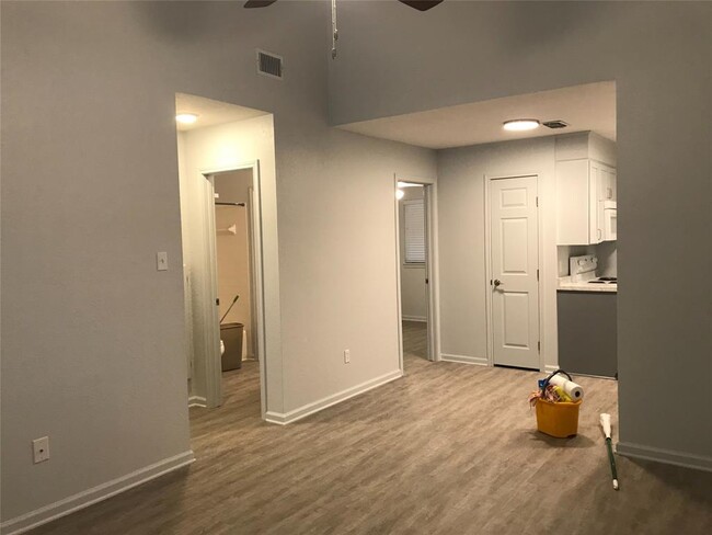 Building Photo - 50 Teakwood Ln
