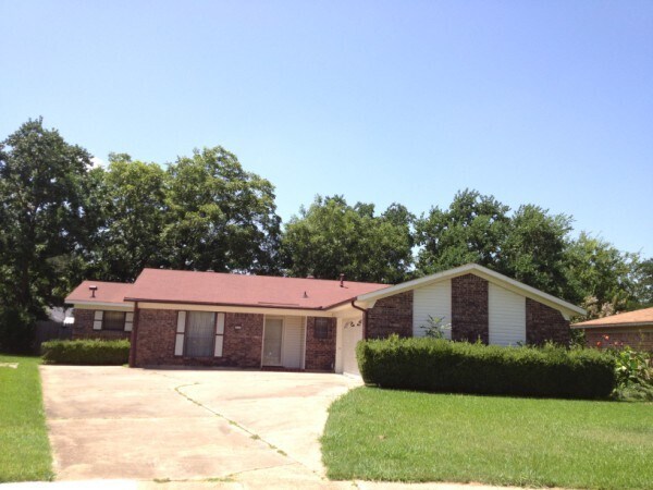 Foto del edificio - North Bossier City La 3 br 2 bath home for rent with 2-car garage