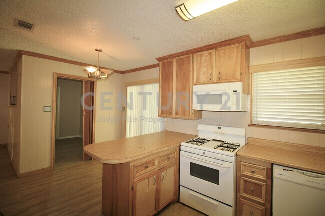 Foto del edificio - Lovely 3/2 with 2 Car Carport in Denton Fo...