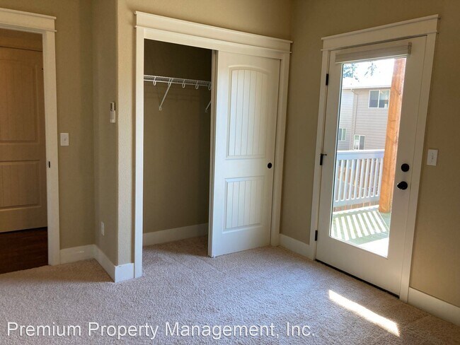 Building Photo - 3 br, 3.5 bath House - 871 Crouchen St NW