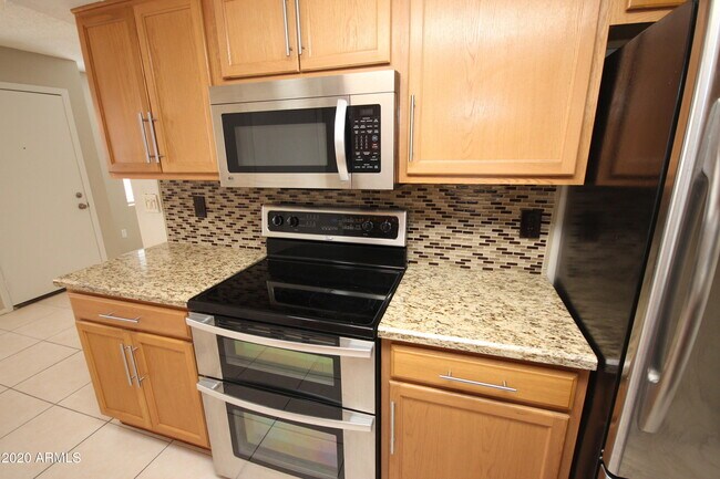 Building Photo - 9682 W Ironwood Dr