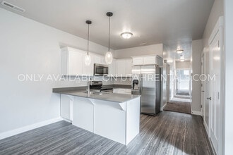 Building Photo - 71 W Silver Springs Dr