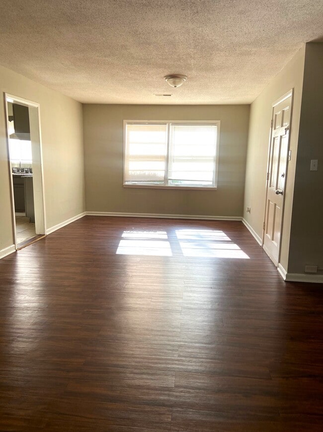 Building Photo - 921 Garywood Pl