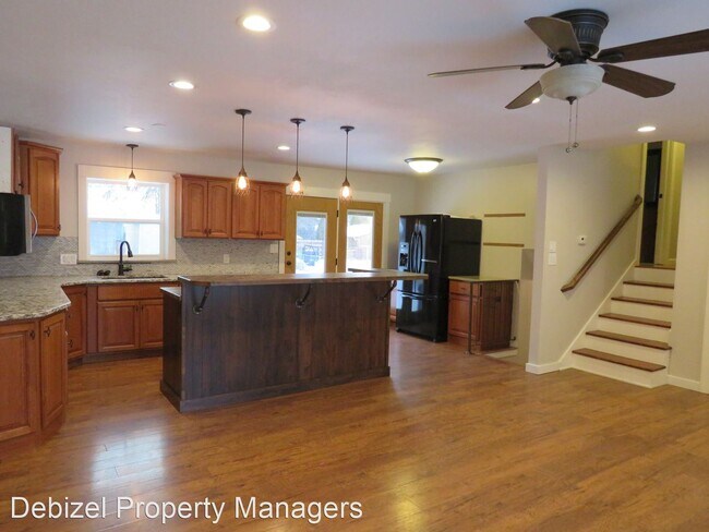 Building Photo - 4 br, 2 bath House - 819 6th Avenue