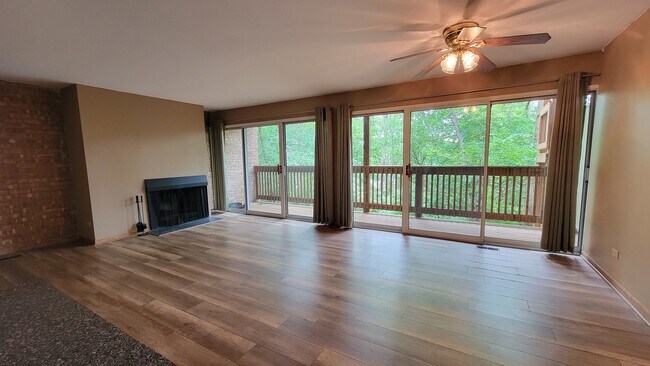 Foto del edificio - 5821 Oakwood Dr