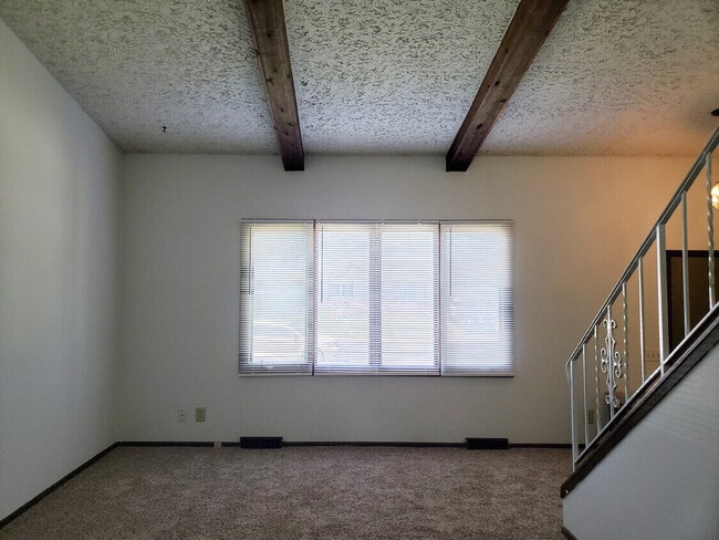 Building Photo - 6844 Sunset Meadow Dr