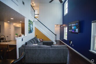 Building Photo - 665 Lakeside Cir