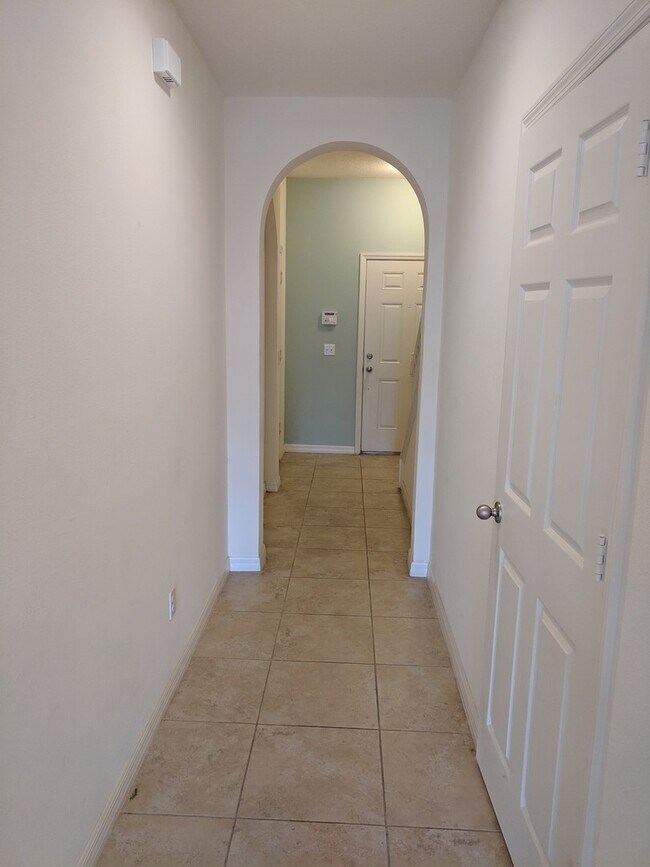 Foto del edificio - Pond view!!  3Bed/2.5Bath/1car Garage Town...