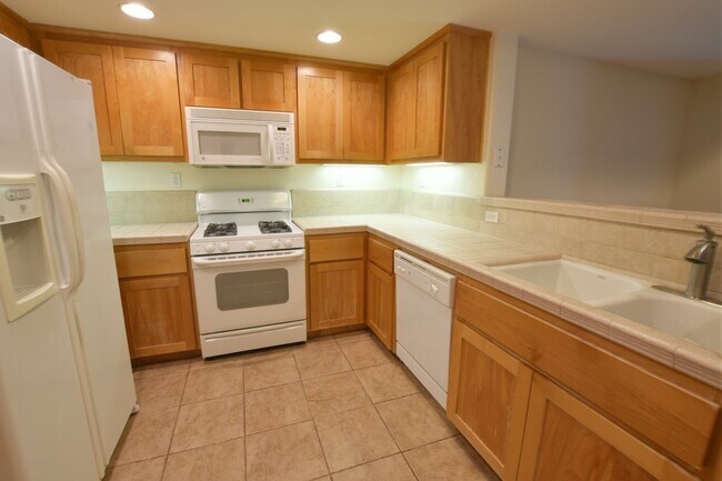 Foto del edificio - Clean, Classic Contemporary 3 Bedroom + 2 Bath Townhouse Style Home Near Downtown Campbell & Will...