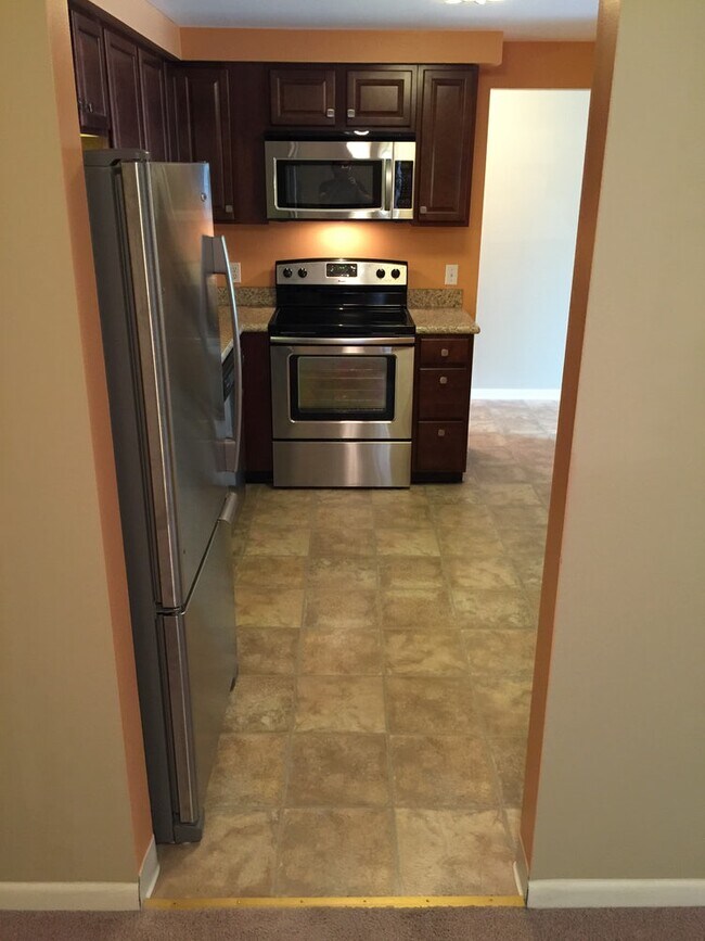 Kitchen (3) - 439 Burroughs Dr #5