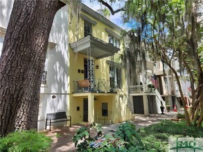 Building Photo - 114 E Jones St