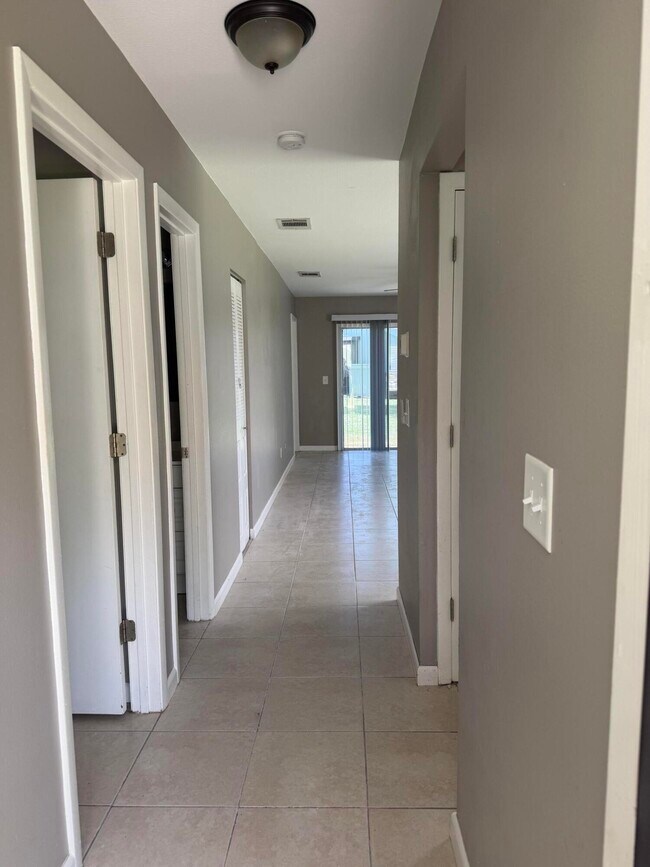 Foto del edificio - 1456 SE Rivergreen Cir