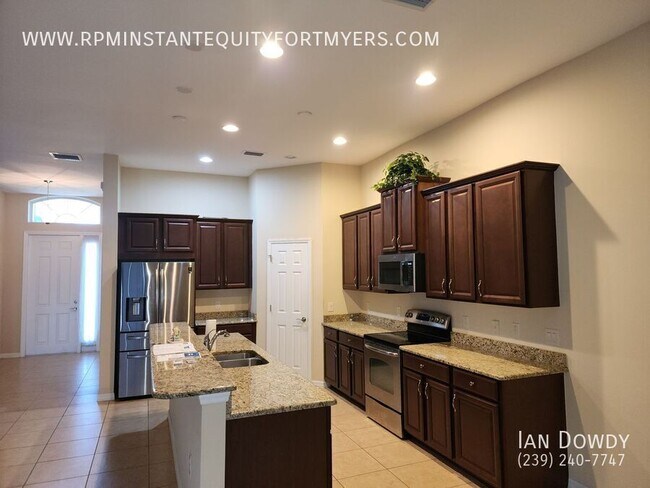 Building Photo - 8120 Banyan Breeze Way